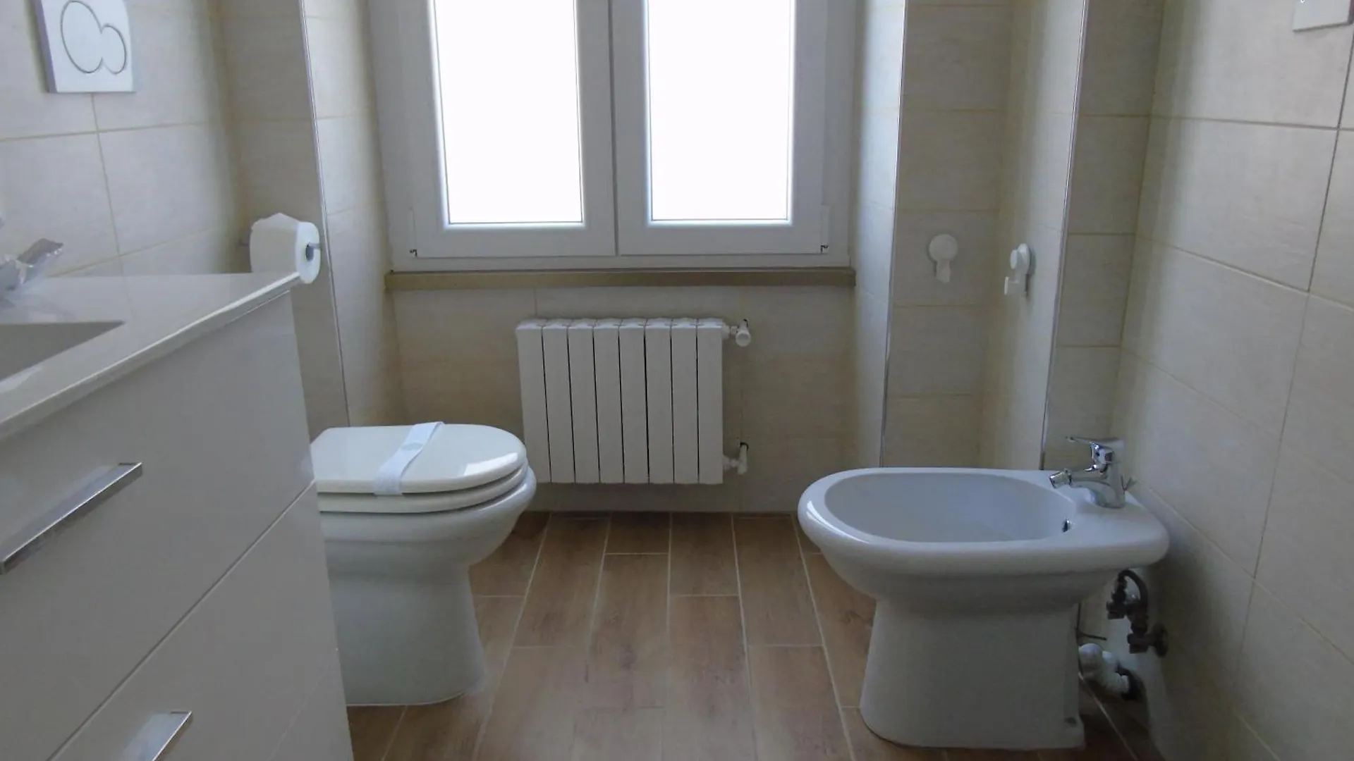 Bella Vita, Big Apartment Next To Colosseum Rome