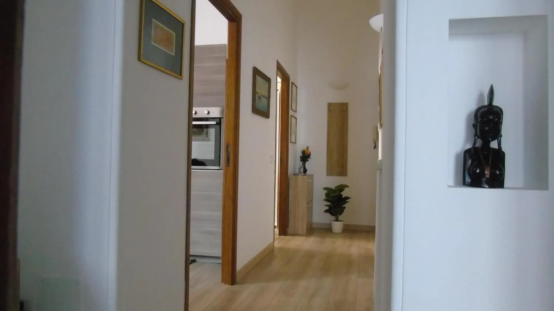 Bella Vita, Big Apartment Next To Colosseum Rome 0*,